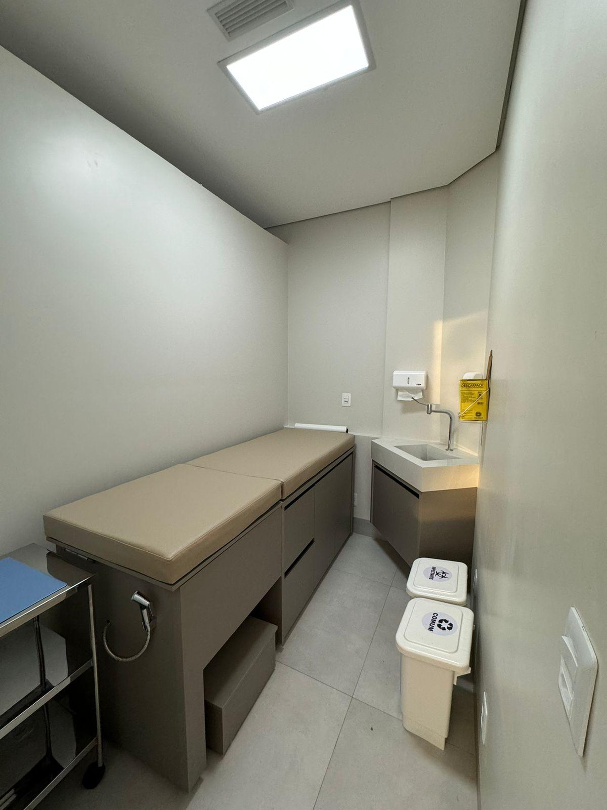 Sala preparada para atendimento e procedimentos